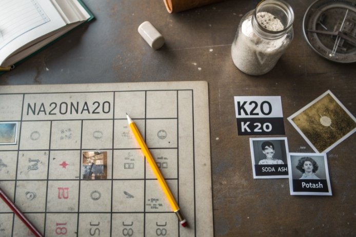 Glass batch worksheet showing Na2O and K2O materials like soda ash and potash.