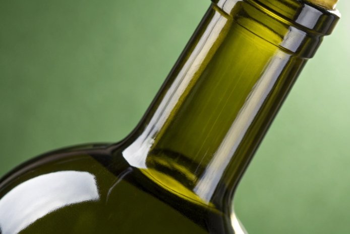 Close-up of thick glass bottle bottom showing premium FuSenglass manufacturing quality