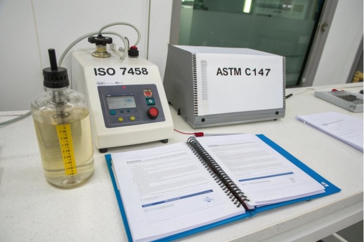 ISO 7458 and ASTM C147 testing equipment with lab documents for glass bottle quality