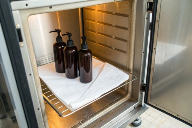 Thermal cycling test of glass bottles with pumps ensuring temperature resistance